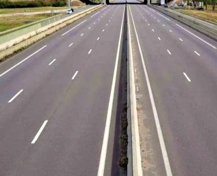 من ضمنها طريق بين تطوان وشفشاون.. إطلاق عملية لتثليث عدد من الطرق السيارة بالمغرب