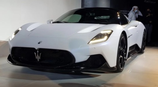 بالصور : إطلاق مازيراتي MC20 السيارة الرياضية الخارقة في دبي