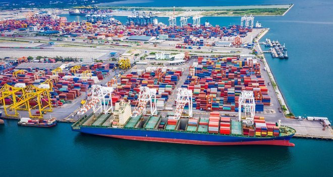 ضغوط على التجارة العالمية مع الانتعاش الاقتصادي .. الشحن البحري يواجه صعوبة في تلبية الاحتياجات