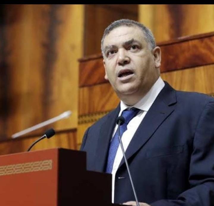 وزير الداخلية بالبرلمان:” بعثنا مذكرة للعمال والولاة لغاية القضاء على الاختلالات المتفشية في مأذونيات قطاع سيارات الأجرة….