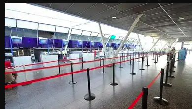 فرنسا: إخلاء ست مطارات بعد تهديدات بشن هجمات بالقنابل
