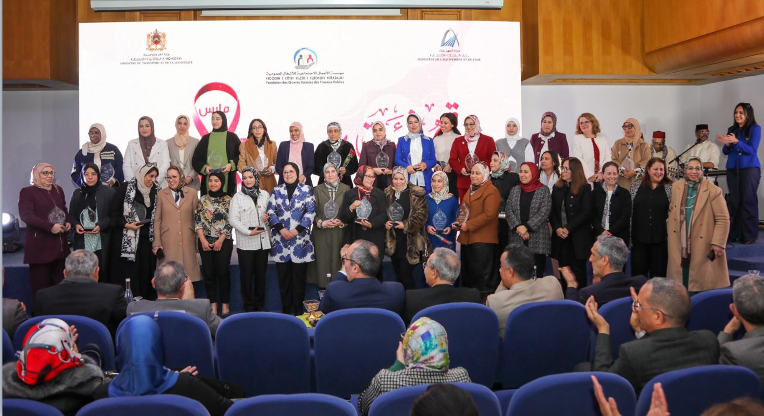 اليوم العالمي للمرأة: وزارة النقل تشيد  بالدور الفعال الذي تلعبه المرأة داخل الوزارة في مختلف المناصب