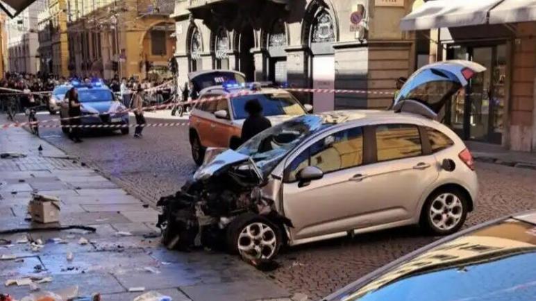 دهس المارة بسرعة 100 كم.. مريض نفسي يرتكب “مجزرة” في إيطاليا ومصريان ينقذان الموقف!