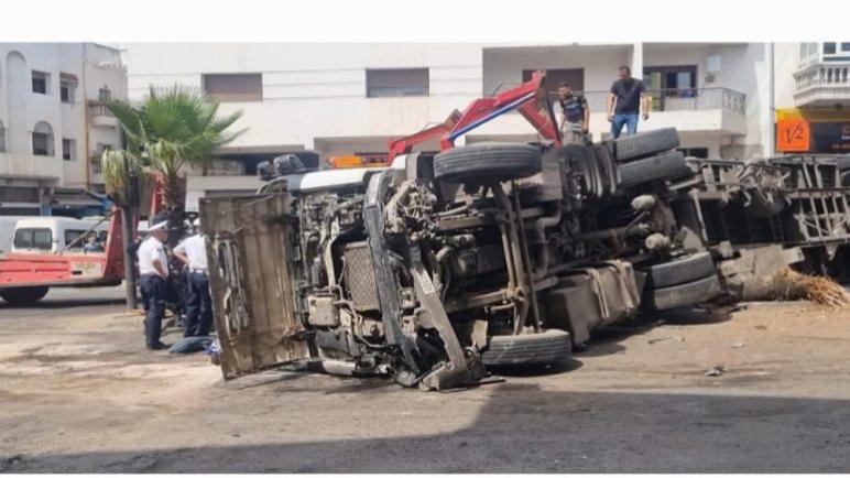 حادث خطير بحي الزوبير يربك حركة السير والسلطات تتدخل بسرعة