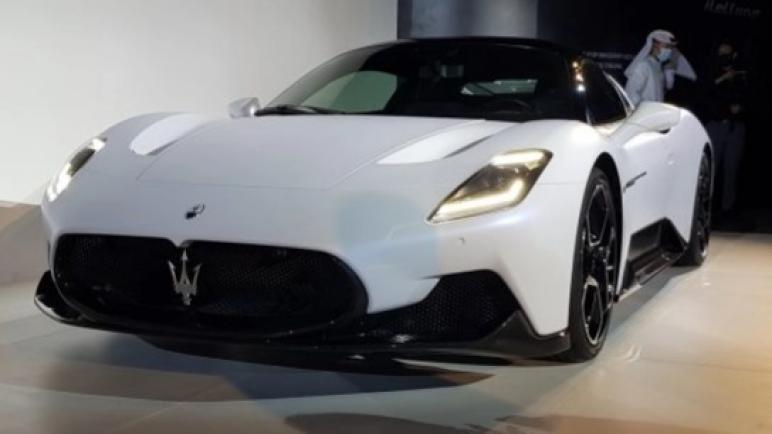 بالصور : إطلاق مازيراتي MC20 السيارة الرياضية الخارقة في دبي