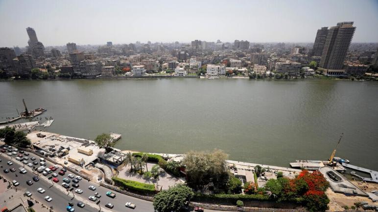 حادث مروع في مصر.. سقوط حافلة بركابها في مياه النيل وقوات الإنقاذ تبحث عن ضحايا