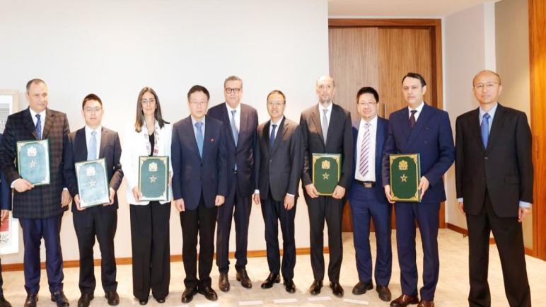 التوقيع على اتفاقية استثمار بين الحكومة والمجموعة الصينية BRT لإقامة وحدة صناعية لإنتاج الأقطاب الكهربائية السالبة