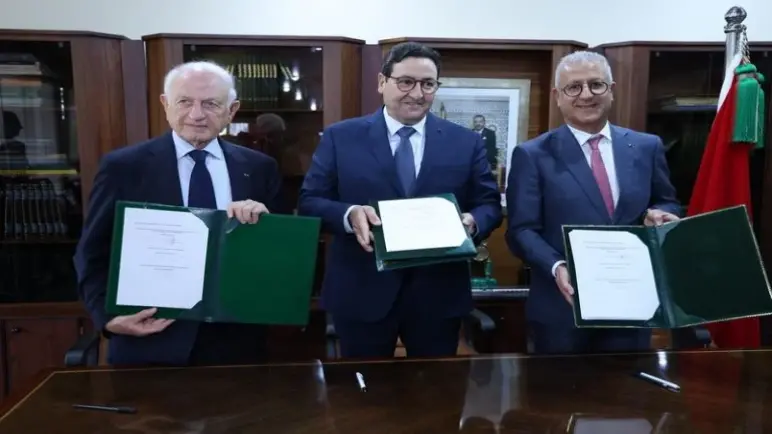 وزارة النقل ومؤسسة FRDIS يوقعان شراكات بحثية لتعزيز النقل السككي والجوي بالمغرب
