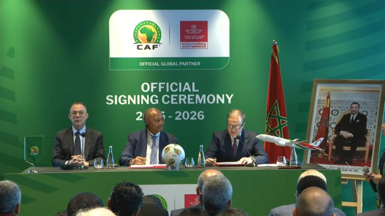 «الكاف» و «لارام» يوقعان اتفاق شراكة إستراتيجية تمنح لشركة النقل المغربية