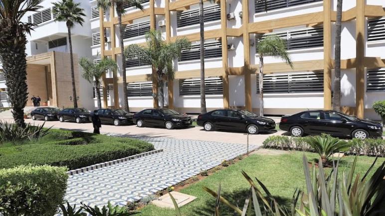 بركة يفرض إجراءات لتنظيم استغلال سيارات الدولة وتقليص التكاليف